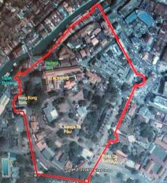 Image: The red line indicates the probable perimeter of Kota Melaka a few hundred years ago in present day Malacca city."