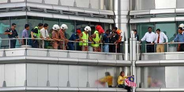 Afbeelding: Alain Robert op de 59ste verdieping."