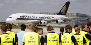 Afbeelding: De eerste Airbus A380 in de kleuren van Singapore Airlines."