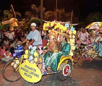 Image: Trishaw riders on beautifully-decorated trishaws transporting celebration participants"