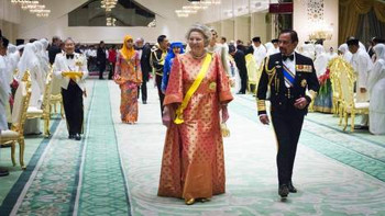 Afbeelding: Koningin Beatrix en sultan Hassanal Bolkiah van Brunei voorafgaand aan het staatsbanket."