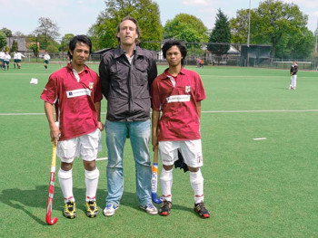 Afbeelding: Faez en Izat met de toenmalige coach van Hattem heren, Robert Justus."